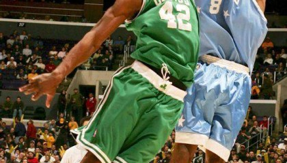 开云体育app网页版安全-科比81分15周年纪念日 听对手讲述黑曼巴往事①